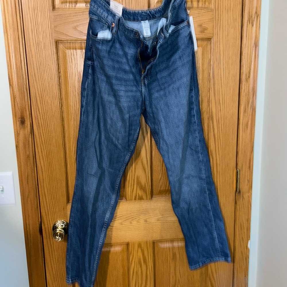 Slim strain jeans size 14. New with tags.